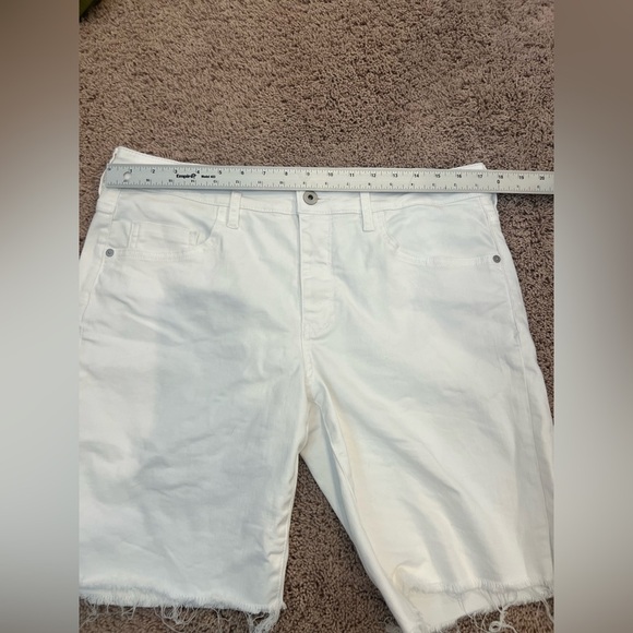 32 Anthropologie pilcro mid rise slim Bermuda jean shorts frayed edge white - Picture 5 of 15